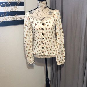 NWOT adorable floral pattern elastic waist shirt